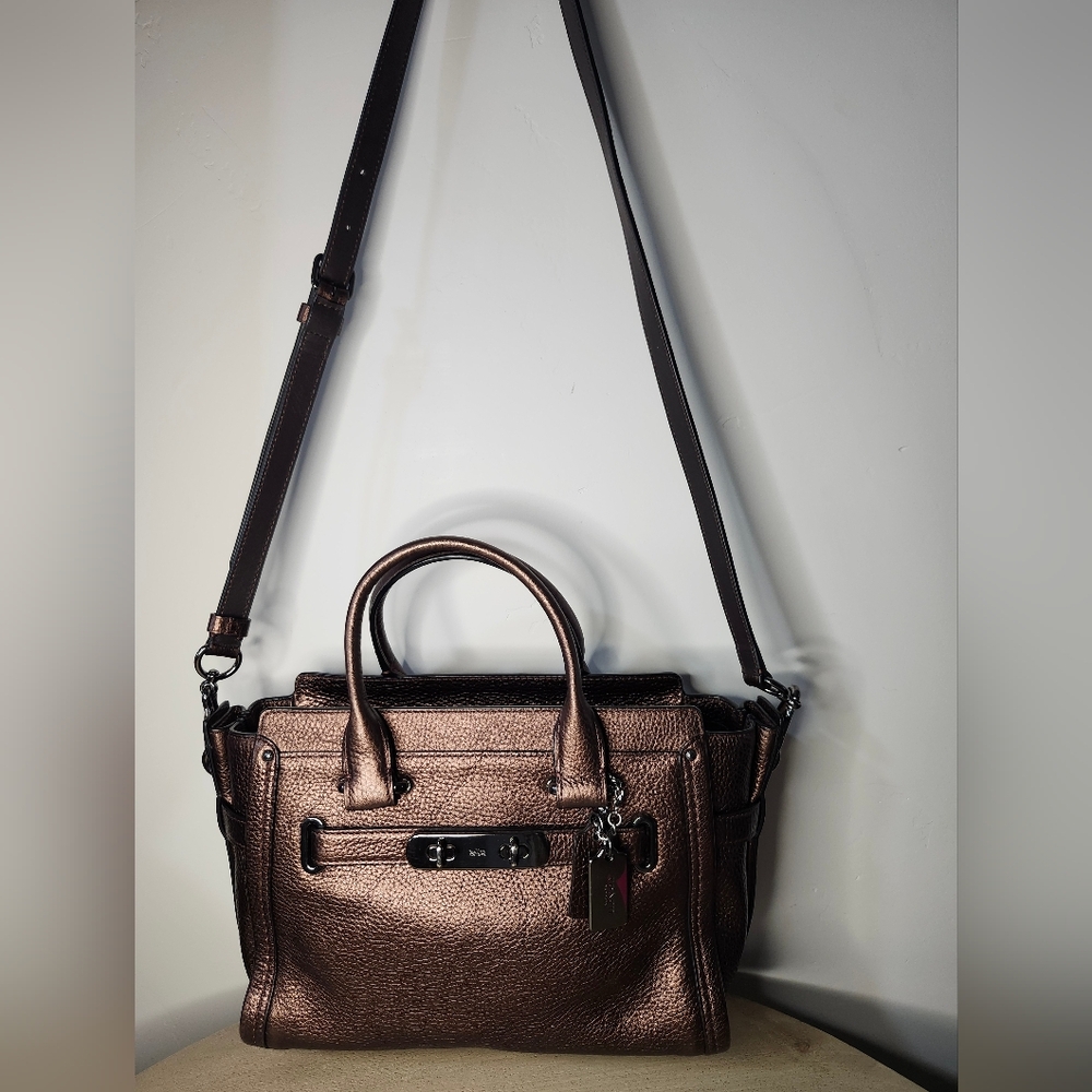 Coach Swagger In Bronze Like New - Picture 5 of 10